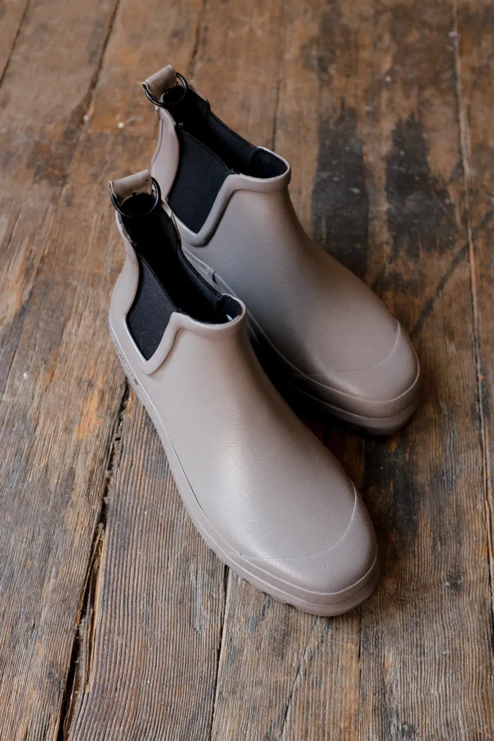 CHELSEA RAIN WALKER BOOTS