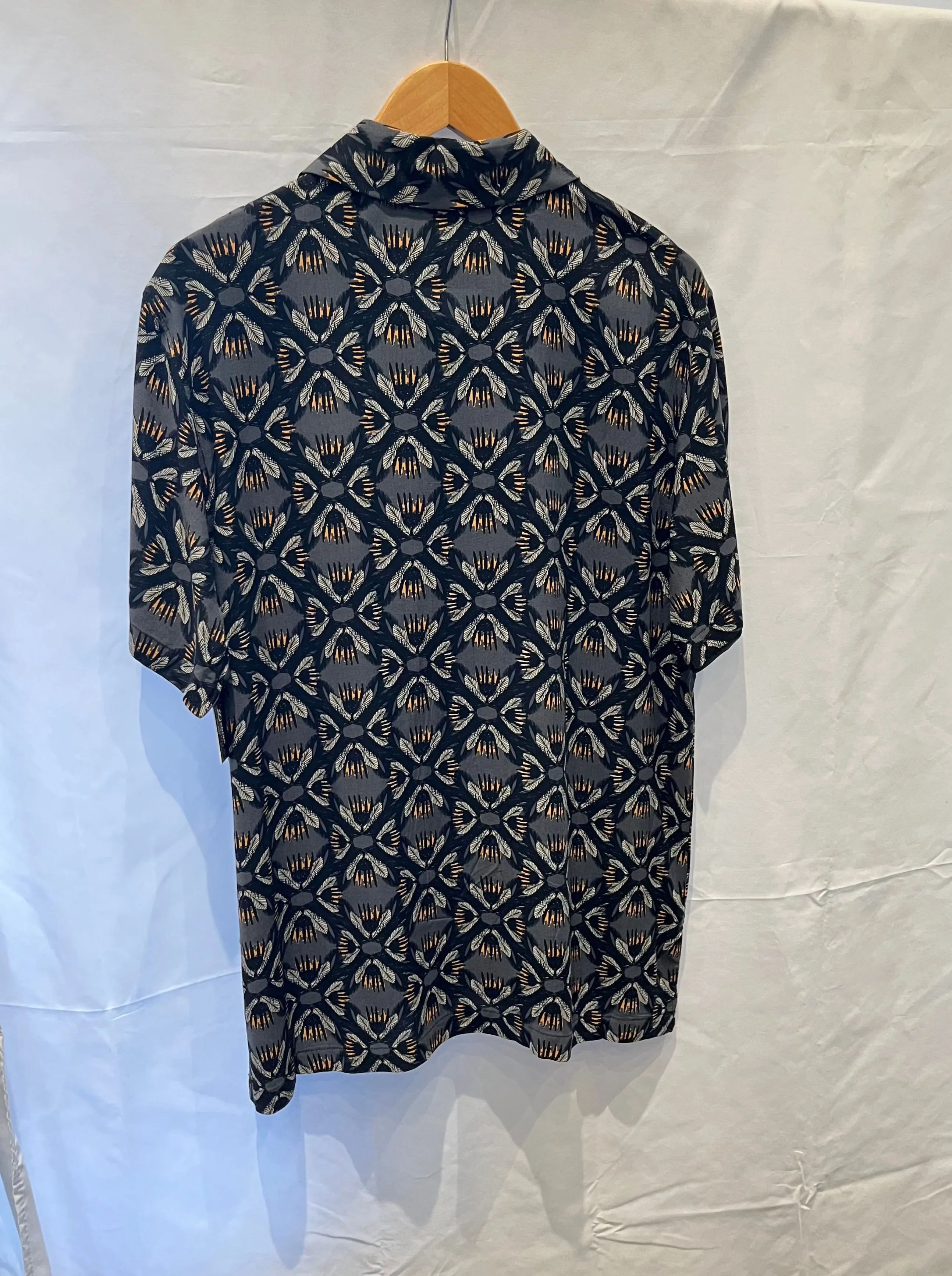 GEO LEAVES PRINT SHORT SLEEVE SHIRT