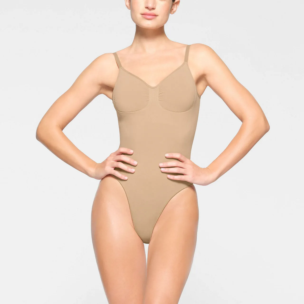 SKIMS SEAMLESS SCULPT Low Back Thong Bodysuit Clay - Beige