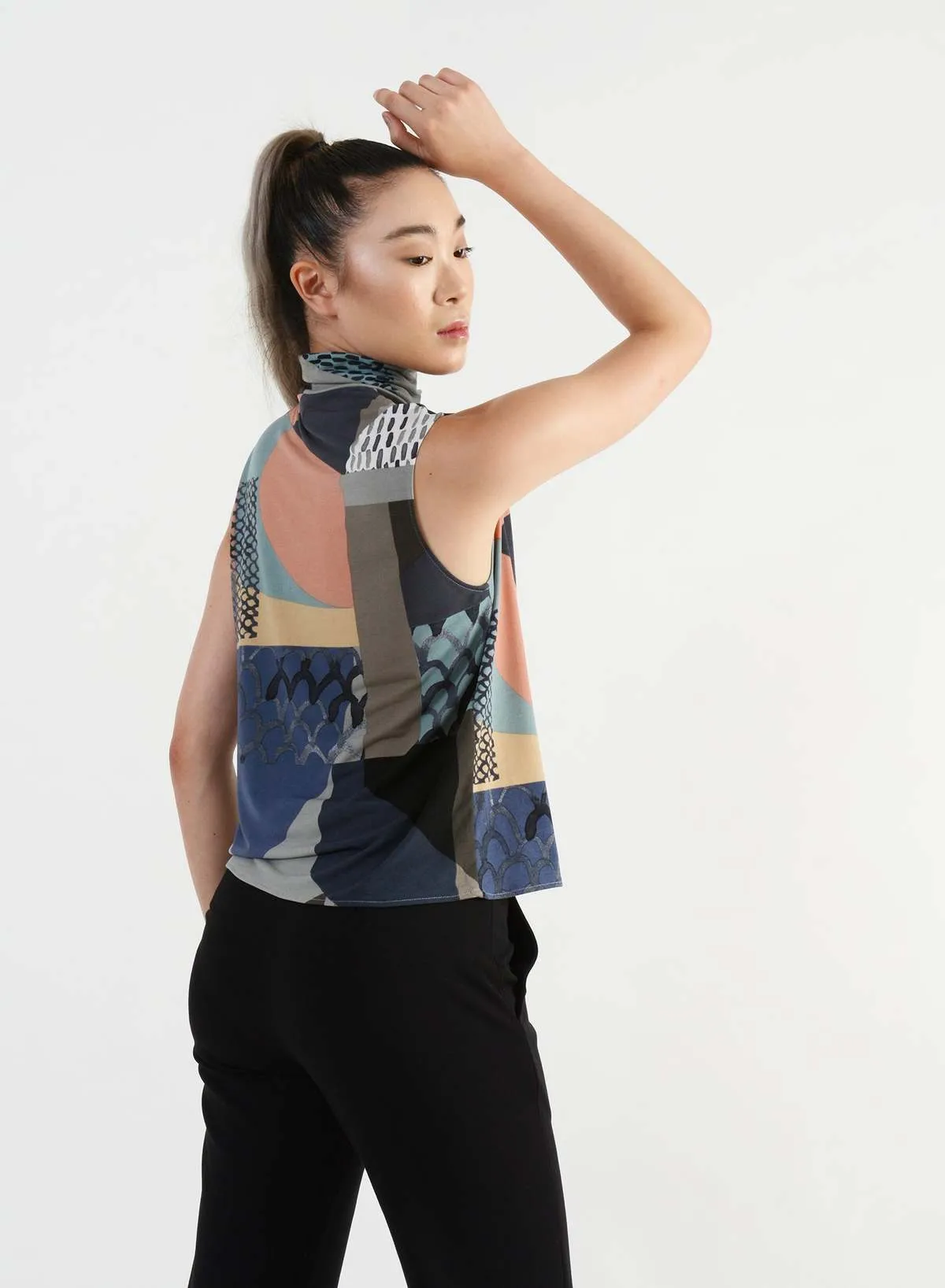 Sleeveless Turtleneck - Print