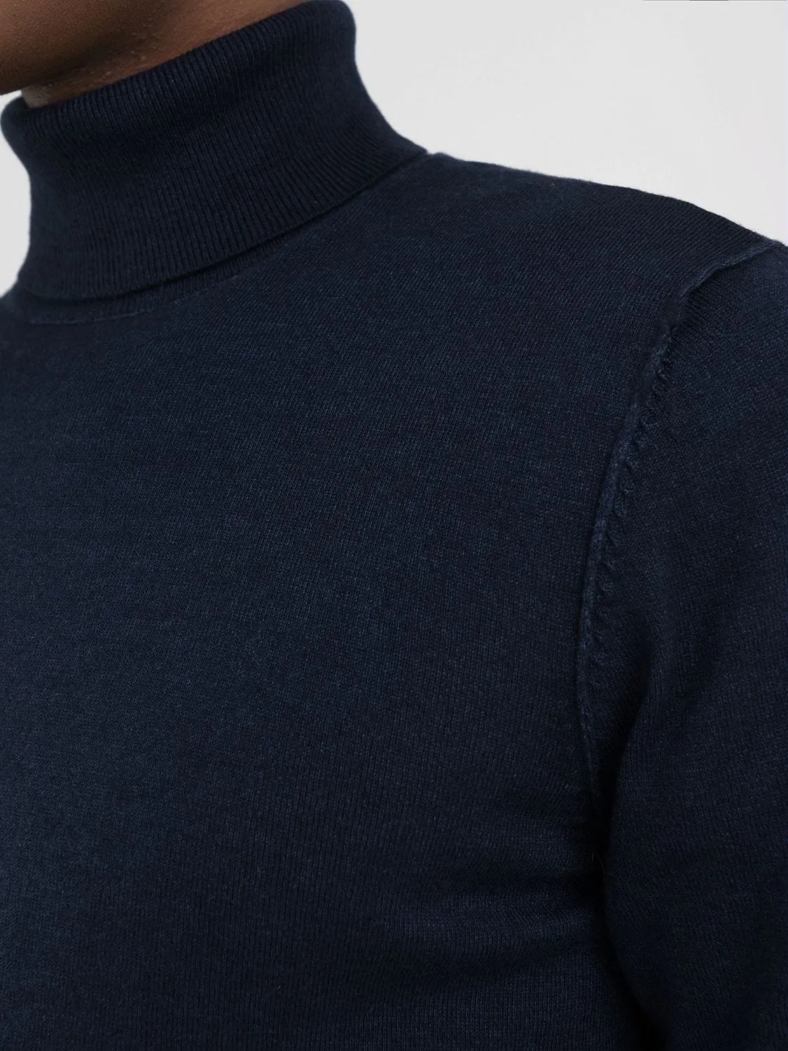 WOOL-BLEND TURTLENECK PULLOVER