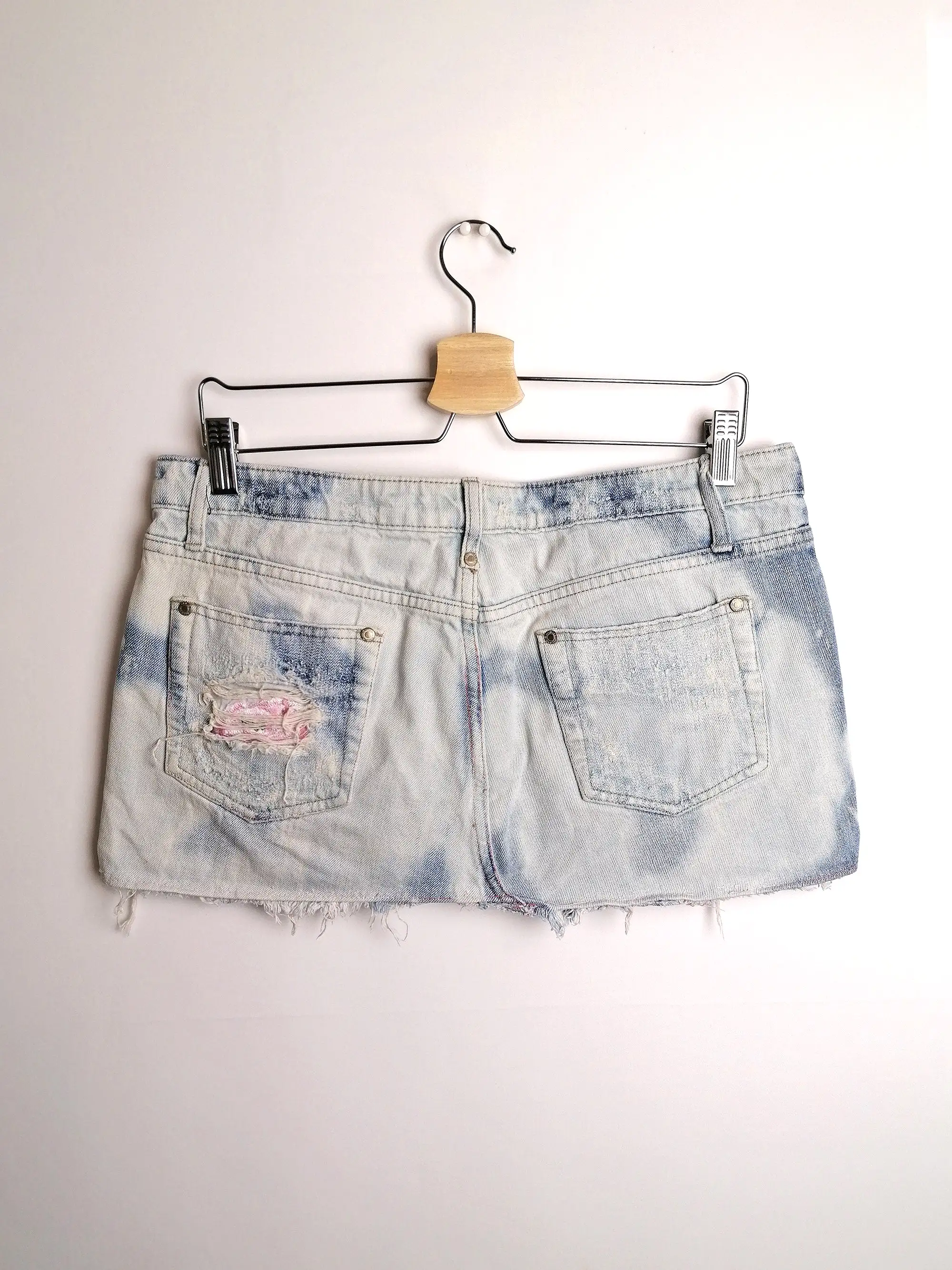 Y2K Denim low waist mini-skirt frayed hem - size M